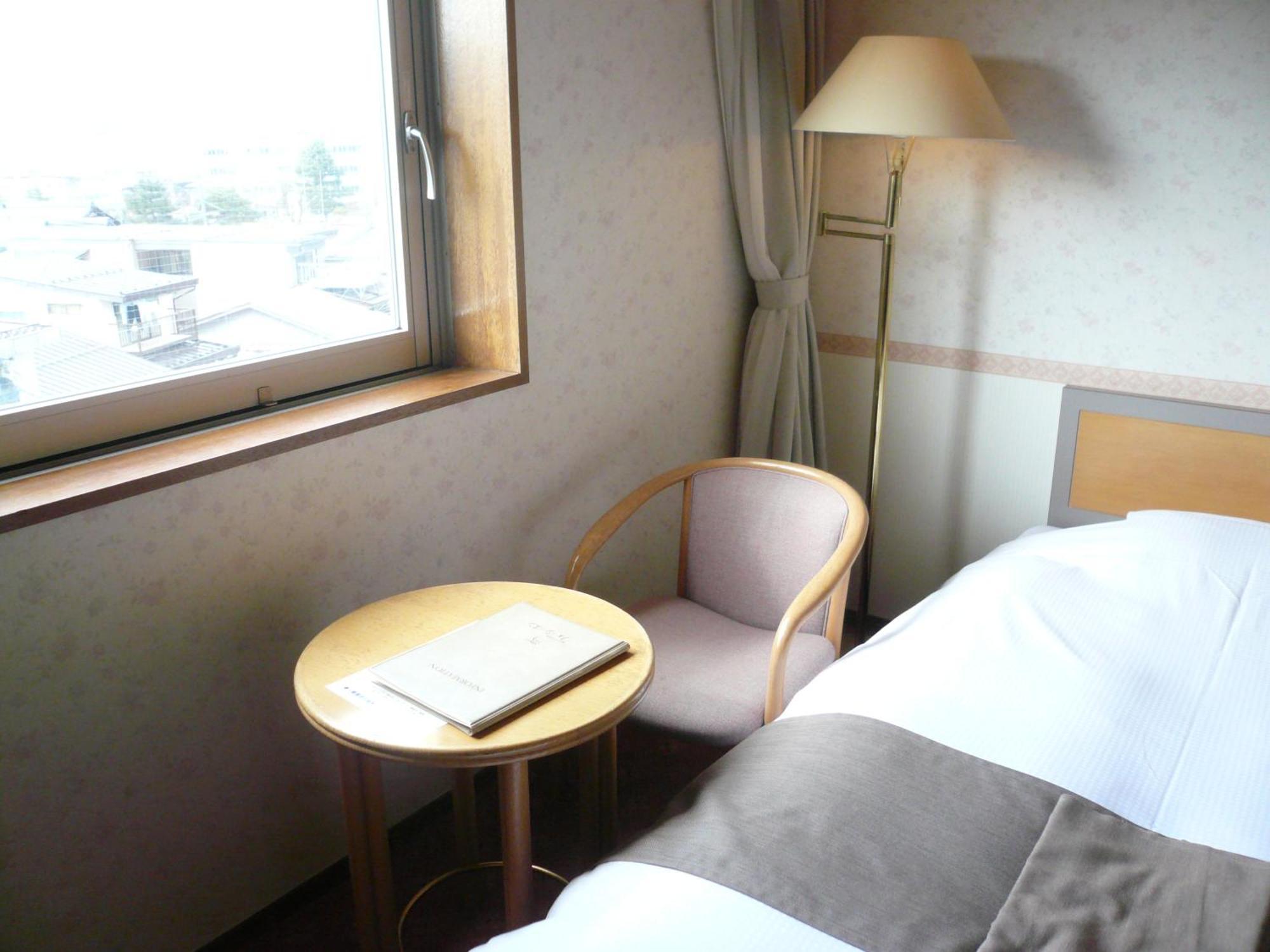 Takayama City Hotel Four Seasons Exteriör bild